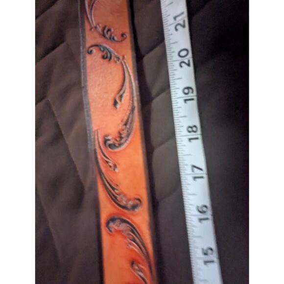 Women\'s light tan tooled leather belt w/silver hardware by Express size M (34\